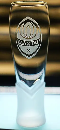 Пивний келих крафтовий 440 мл ФК Шахтар Донецьк з гравіюванням подарунок для фаната футбольна кружка - фото 1