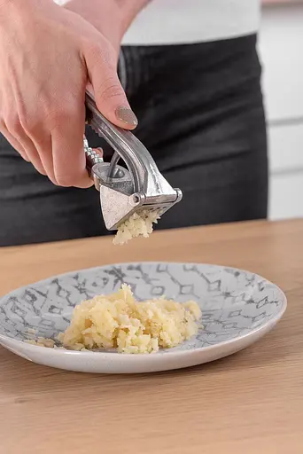 Квадратная усиленная чесночница (пресс для чеснока) чеснокодавка ХЭАЗ, ХЕАЗ 83912 - фото 4