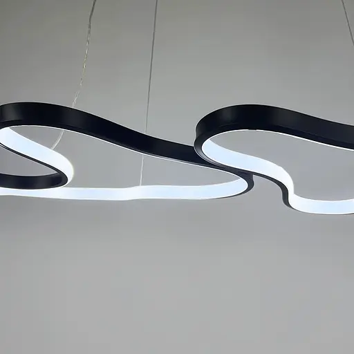 Эффектная удлиненная черная люстра в корпусе 98х31 см Ст. PCL005-1000 BK | Line F - фото 2