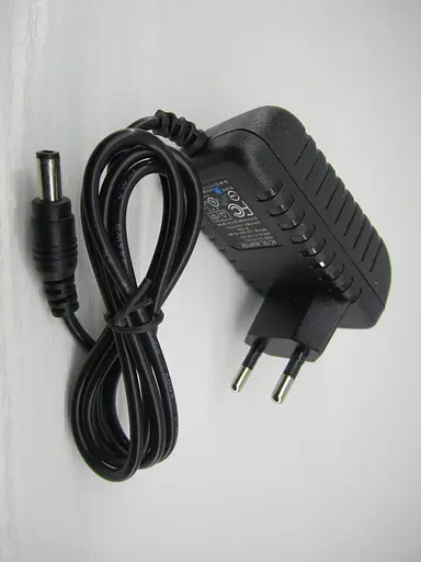 Імпульсний адаптер живлення YM-0620 6 V 2 А 12 Вт штекер 5.5/2.5 довжина 0,9 м - фото 1