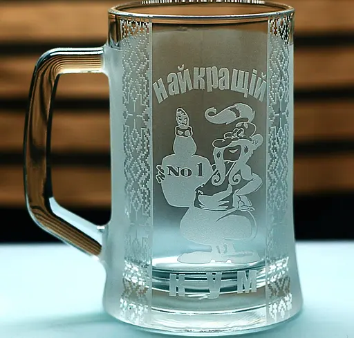 Пивний келих 660 мл Кум з гравіюванням  Кухоль Найкращий кум №1 подарунок для кума українському стилі - фото 1