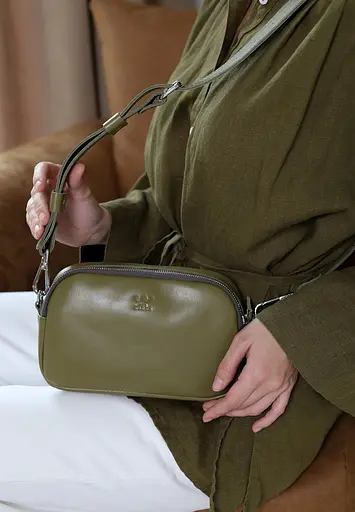 Женская кожаная сумка поясная/кроссбоди Holly оливковая - фото 4