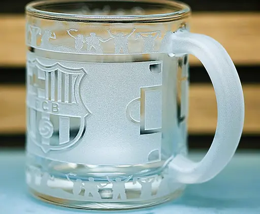 Подарункова скляна чашка для чаю та кави 320 мл з  гравіюванням лого футбольного клубаФК Барселона кругова - фото 6