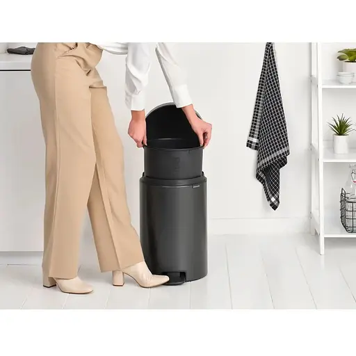 Бак для мусора Brabantia NewIcon Pedal Bin 20 л с педалью графитовой (233500) - фото 5