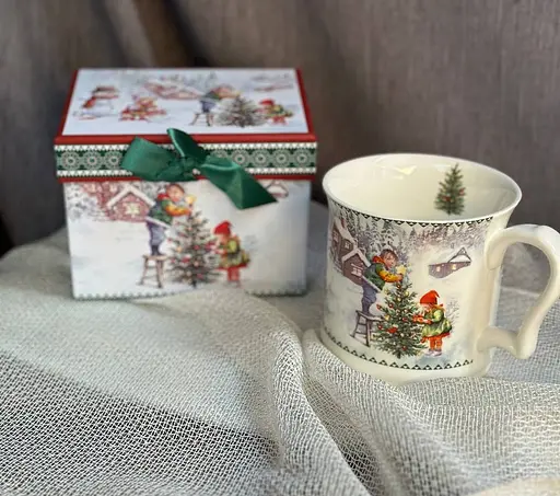 Чашка новогодняя R33343 Зимняя история фарфоровая в подарочной коробке 420 мл Белая - фото 4