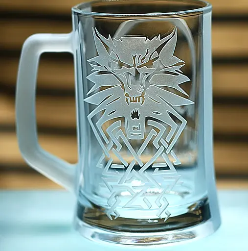 Пивний келих 660 мл пивна кружка гри Відьмак подарунок для фаната гри The Witcher кухоль з гравіюванням - фото 5