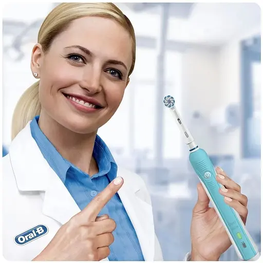 Електрична зубна щітка Oral-B PRO 700 UltraThain з пульсуючою голівкою і вбудованим таймером - фото 2