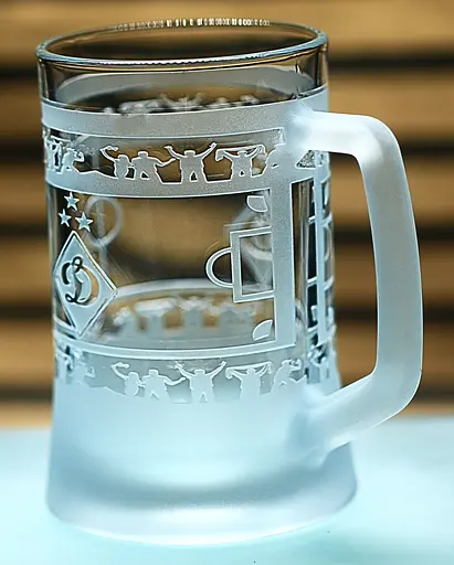 Пивний келих 660 мл ФK Динамо Київ з гравіюванням подарунок для фаната футбольний кухоль круговий - фото 5