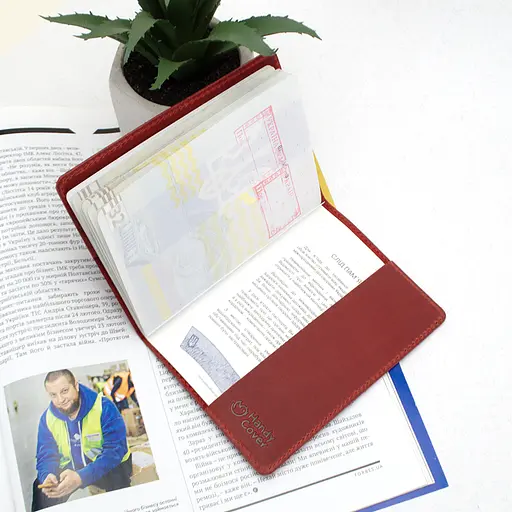 Обложка кожаная на загранпаспорт "Карта" (красная) - фото 5