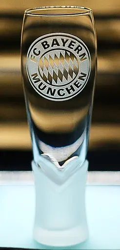 Пивний келих крафтовий 440 мл ФК Bayern München Бавария з гравіюванням подарунок для фаната футбольна кружка - фото 1