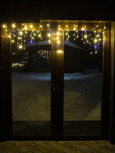 Світлодіодна гірлянда Бахрома на вікно Тепло-біла 2,5 метра 100 LED Laplandia світлодіодна від мережі (ww.02.5Т.100+)