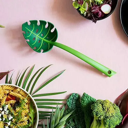 Ложка для салатів та спагетті шумівка у вигляді листка з прорізами пластмасова Jungle Spoon, Kitchen Master Зелений 85382 - фото 5