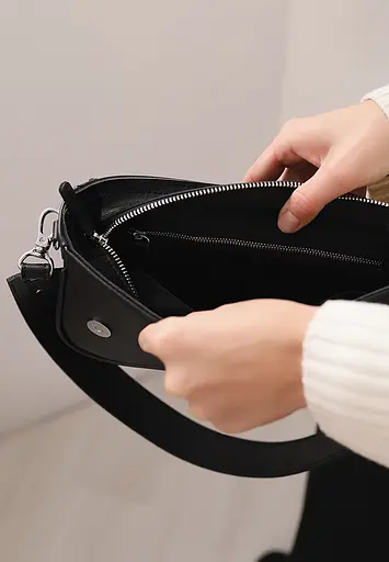 Женская кожаная сумка Nona черная краст - фото 7