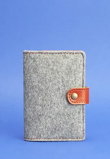 Фетровая обложка для паспорта 3.0 с кожаными коричневыми вставками - фото 1