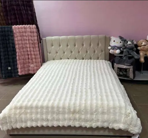 Покрывало "Кролик" молочное, мягкое велюровое покрывало 2,20×2,40 м для кровати. - фото 1