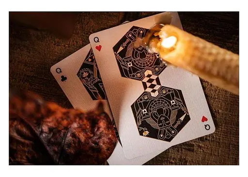 Карты игральные Cartamundi Ellusionist Queen Bees (PC_ELQB) - фото 6