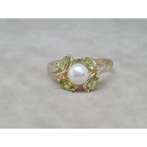 Золотое кольцо с жемчугом и хризолитом. 202269 19 - фото 4