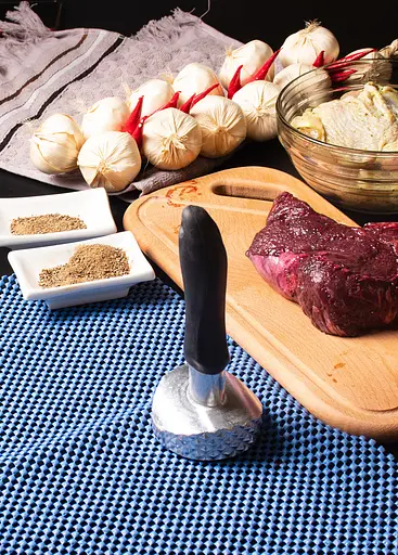 Молоток для відбивання м'яса алюмінієвий з силіконовою ручкою 16.5 см, Kitchen Master 85429 - фото 3