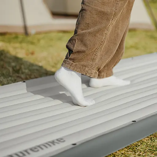 Матрас туристический надувной одноместный Naturehike CNK2450WS034, 198х68х9.5 см, белый, для кемпинга с мешком для надува. - фото 5