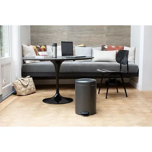 Бак для мусора Brabantia NewIcon Pedal Bin 20 л с педалью графитовой (233500) - фото 6