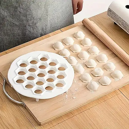 Пластикова пельменниця (форма для приготування пельменів) Ø21 см на 19 пельменів, Kitchen Master 87560 - фото 9