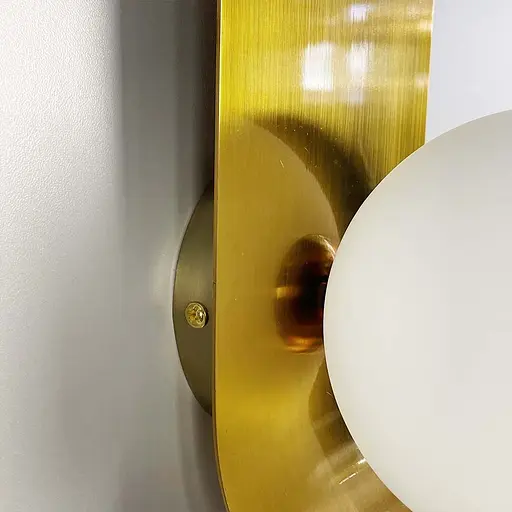 Бра із білим плафоном у латунному корпусі 25х12 см Line F Арт. W 083/1 AB  - фото 4