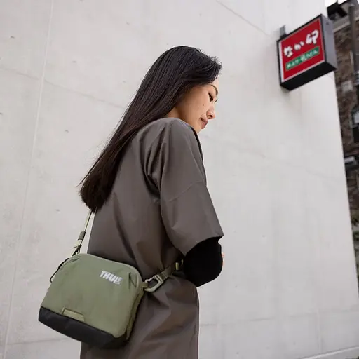 Сумка Thule Portable Paramount Crossbody 2L PARACB-3102 Black (6949018) - фото 6