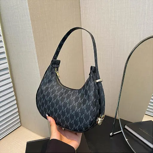 Напівкругла сумка з екошкіри Lilly P2-7056A