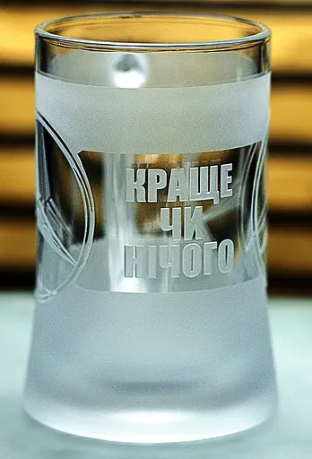 Пивний кухоль Mercedes-Benz 660 мл з гравіюванням Подарунок автолюбителю  Келих з логотипом авто Мерседес та легендарний слоган - фото 4