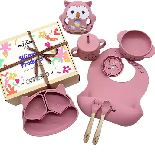 Набор детской силиконовой посуды Cheeks для прикорма на присосках из пищевого силикона темно розовый с грызунком прорезывателем-погремушкой 