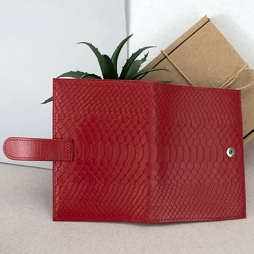 Обложка кожаная на документы 2 в 1: паспорт и права на кнопке красный питон - фото 3