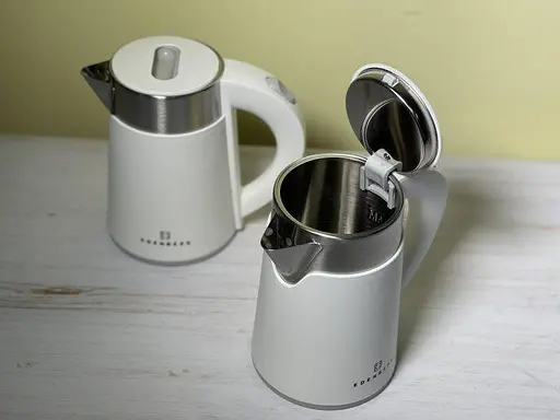 Дорожный электрический чайник Edenberg EB 83527 белый - фото 2