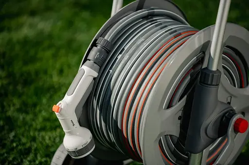 Металевий візок зі шлангом Bradas WHITE LINE 1/2" 30 м та аксесуарами комплект для поливу SILVER PRO SET (WL-AG33330SET1) - фото 3