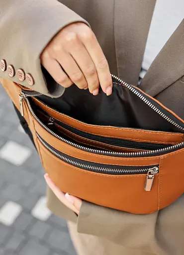 Большая женская кожаная сумка бананка Sambag Tirso Max рыжая 38×17×6 см (81341121) - фото 6