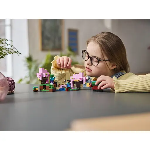Конструктор LEGO Minecraft Квітучий вишневий сад 304 деталі (21260) - фото 13