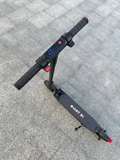 Электросамокат GIANT City X1 350W 7.5Ah черный (модель 2025 года) - фото 3