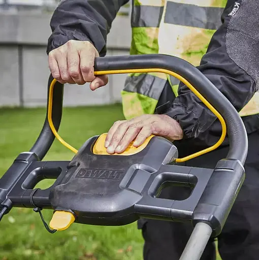 Газонокосарка акумуляторна DeWALT c АКБ та ЗП DCMW564P2 - фото 3