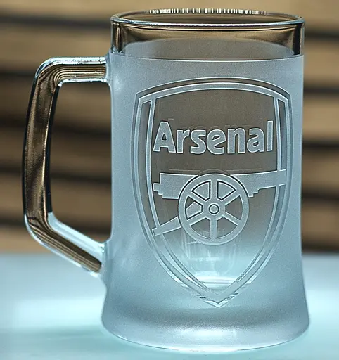 Пивний келих 660 мл ФК Арсенал Arsenal з гравіюванням подарунок для фаната   футбольний кухоль - фото 1