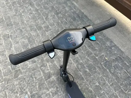 Детский электросамокат GIANT ES2 LED Max черный с LED-подсветкой (модель 2025 года) - фото 5