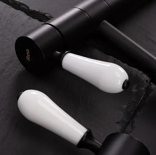 Смеситель для умывальника Rea Serra black низкий REA-B1141 Черный матовый - фото 2