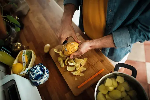 Fiskars Кухонный нож для овощей изогнутый Functional Form, 6,8см - фото 3