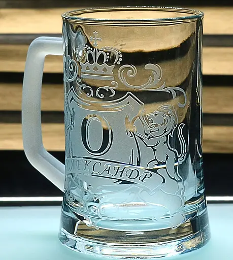 Іменний пивний келих 660 мл Олександр з гравіюванням  Кухоль з гербом короною  левами  Персоналізований подарунок - фото 3