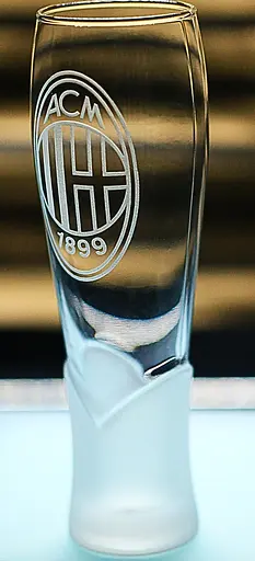 Пивний келих крафтовий 440 мл ФК Мілан AC Milan з гравіюванням подарунок для фаната футбольна кружка глянец - фото 3