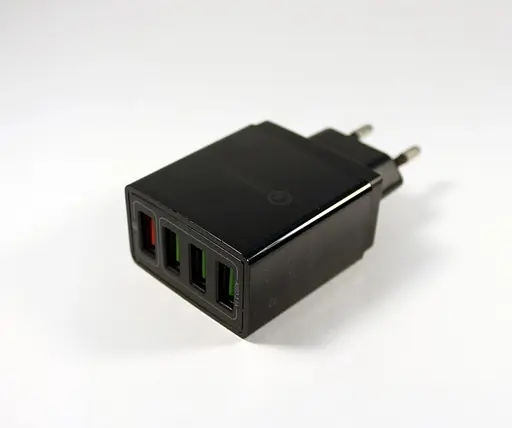 Блок живлення на 4 порти USB QC-04 сила струму 6.2 A - фото 3