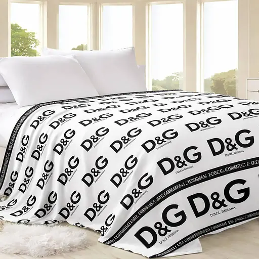 Покрывало Бренд-велюр стильный текстиль для спальни Плед из микрофибры Дольче Габбана белый Универсальный размер 200х230 см - фото 1