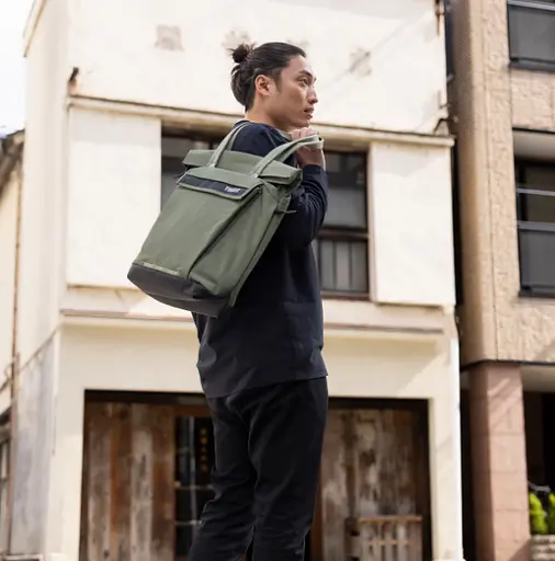 Сумка Thule Paramount Crossbody Tote 22L PARATB-3116 Black (6949022) - фото 6