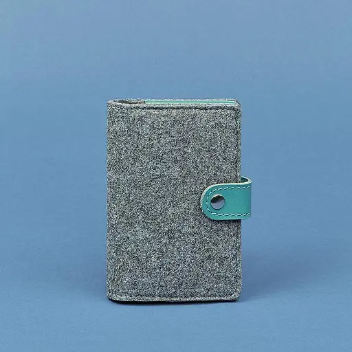 Женская фетровая обложка для паспорта 3.0 с кожаными бирюзовыми вставками - фото 6