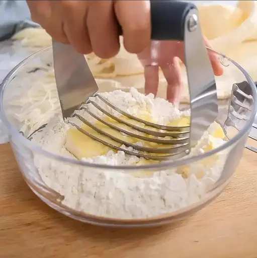 Резак для теста из нержавеющей стали с силиконовой ручкой для печенья и песочной крошки, Kamille Серебристый 87012 - фото 1