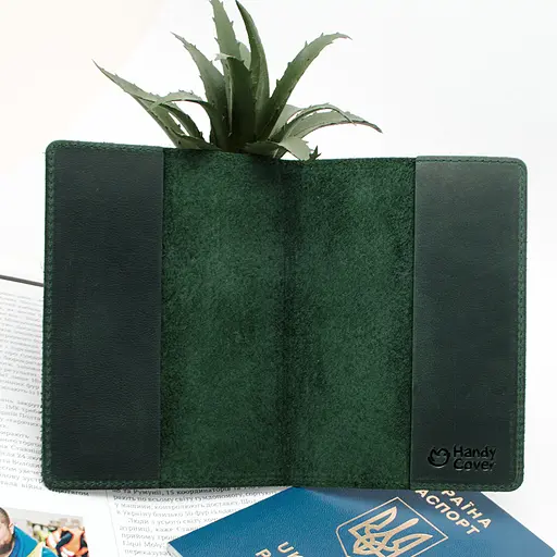 Обложка на паспорт кожаная "Герб" зеленая с тризубом - фото 3