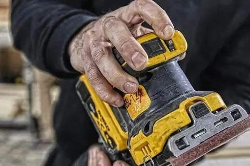 Аккумуляторная вибрационная шлифмашина DeWalt без АКБ и ЗУ DCW200NT - фото 12